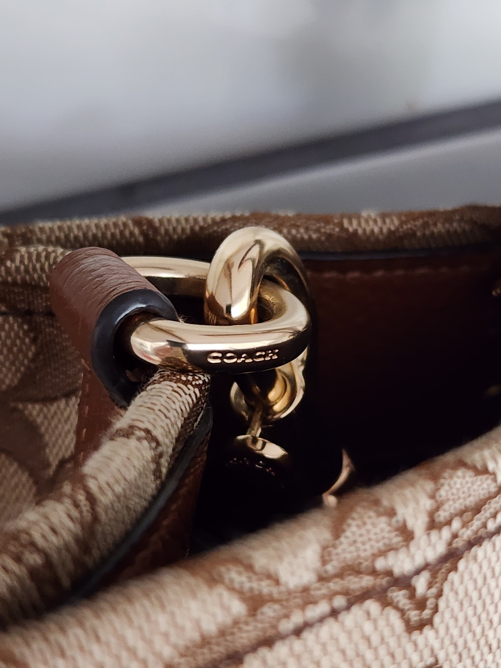 Coach Dempsey Tote 40 - Signature Jacquard Stripe & Leather Patch - Picture 4 of 16